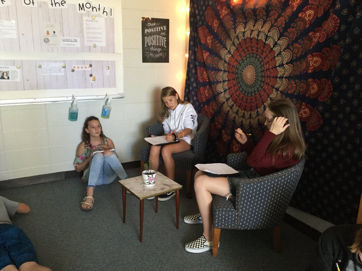 DeniseGering's tweet photo. Apollo house students “collaborating” to define the characteristics of a BP graduate! @DeniseGering @hssdbv https://t.co/8xvHKnz8UC