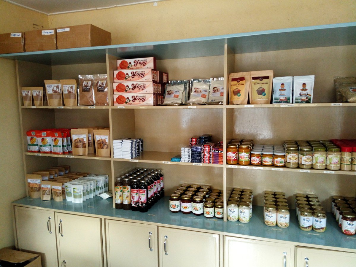 FojeaTg's tweet photo. Avec le @CICDAfrique, nous avons visité @AgribusinessTV #Shop à #Ouaga. Vives les #produits #agricoles #locaux. @YALINetwork @yalidakar @exchangealumni @miawoeva @Djouman4Africa @ckyenge @AshokaAfriqueFr @agridigitale1 @Usembassyouaga @joppsousa @myafricansu #MPPA #Togo #IABM https://t.co/Q9iSKqVASP