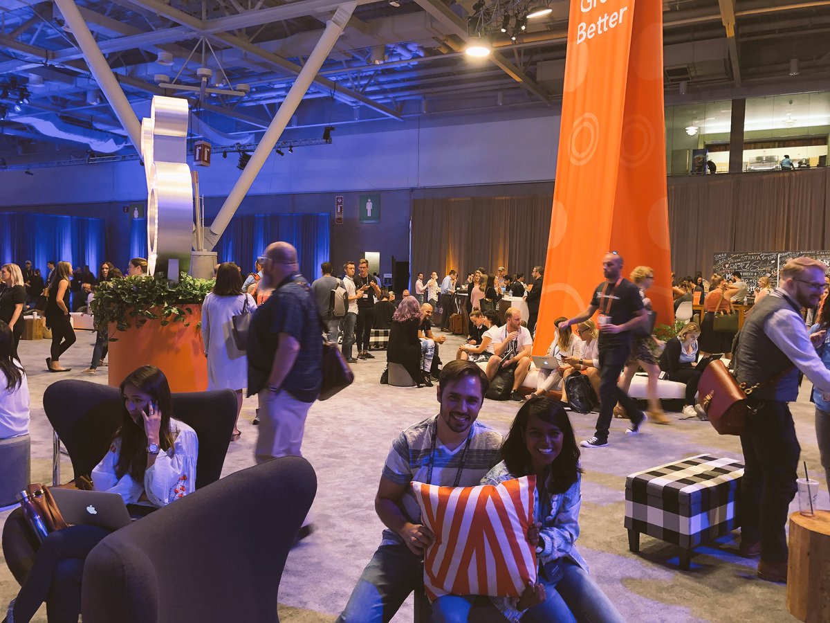 srcorley's tweet image. Coworkers that #INBOUND18 together... #HubSpotScavengerHunt #HubSpotLove @ajlaporte