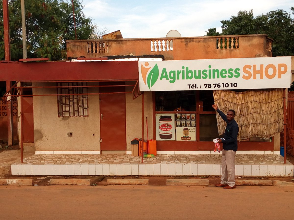 FojeaTg's tweet photo. Avec le @CICDAfrique, nous avons visité @AgribusinessTV #Shop à #Ouaga. Vives les #produits #agricoles #locaux. @YALINetwork @yalidakar @exchangealumni @miawoeva @Djouman4Africa @ckyenge @AshokaAfriqueFr @agridigitale1 @Usembassyouaga @joppsousa @myafricansu #MPPA #Togo #IABM https://t.co/Q9iSKqVASP