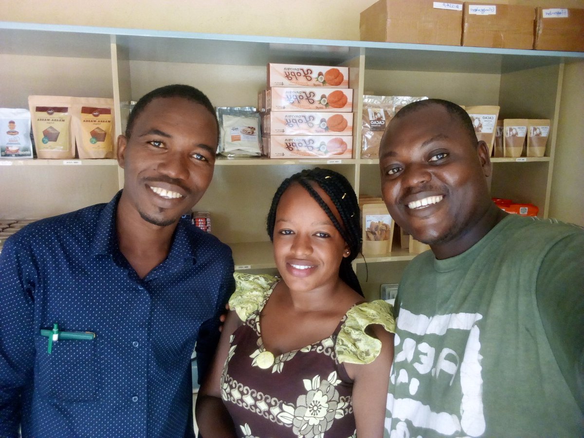 FojeaTg's tweet photo. Avec le @CICDAfrique, nous avons visité @AgribusinessTV #Shop à #Ouaga. Vives les #produits #agricoles #locaux. @YALINetwork @yalidakar @exchangealumni @miawoeva @Djouman4Africa @ckyenge @AshokaAfriqueFr @agridigitale1 @Usembassyouaga @joppsousa @myafricansu #MPPA #Togo #IABM https://t.co/Q9iSKqVASP