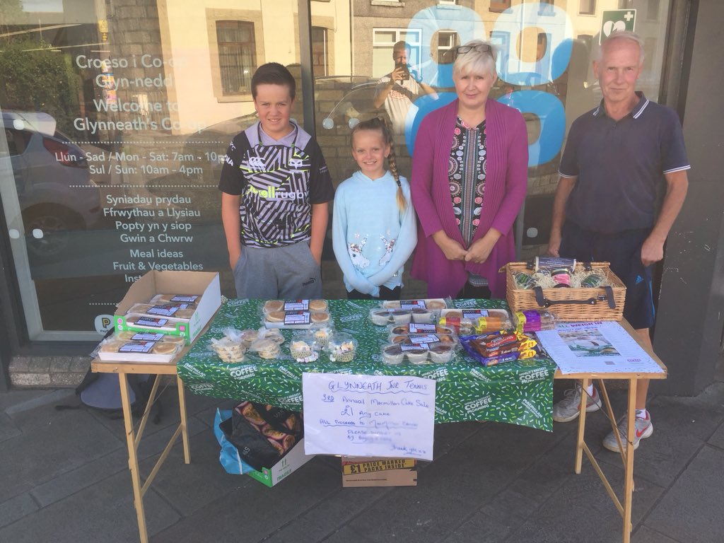 JonSedgmore's tweet photo. Glynneath Junior tennis raised £201 for Macmillan with our cupcake sale. Thanks to everyone 🍰🏴󠁧󠁢󠁷󠁬󠁳󠁿🎾 @macmillancancer https://t.co/xwowSsOatQ