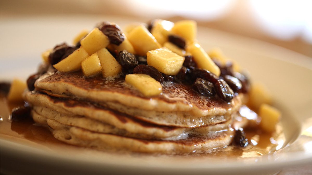 EntWithBeth's tweet photo. Kick start your fall mornings with these beauties! Apple Cider Pancakes a great one for this weekend! :) https://t.co/NCbvm1mgLv https://t.co/xbnlBAOshx