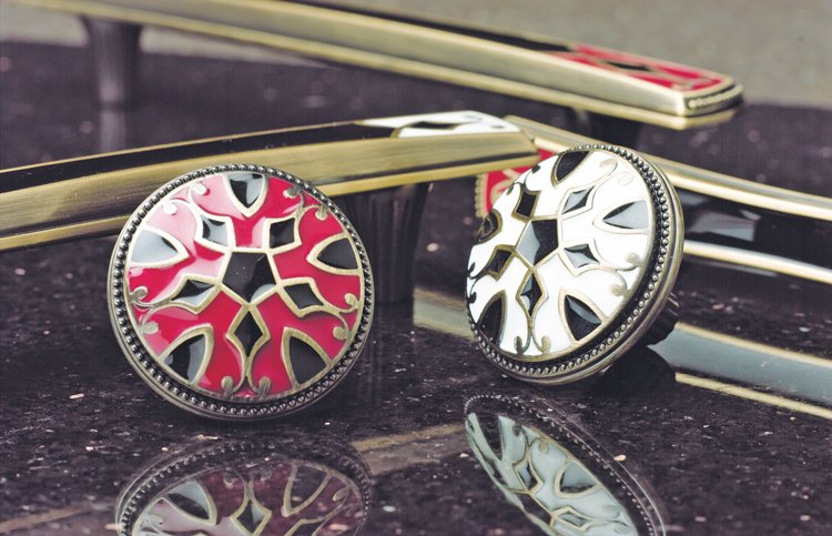 VanDykesOnline's tweet image. The stunning Canterbury knobs and pulls from Atlas Hardware feature a geometric design in black and white or red and black enamel on burnished brass with a beaded rim.  #CanterburyKnob #AtlasKnobs #BrassCabinetKnobs #FancyKnobs