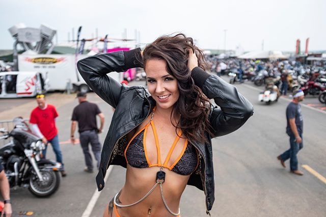 TheChip's tweet photo. I went down to the CrossRoads,
Fell down on my knees. 😍Asked @cristinab_fit for mercy,
"Save me if you please." 🔥
.
📸 @packphoto451
.
.
.
.
#SturgisBuffaloChip #BestPartyAnywhere #IBTmodels #InternationalBikiniTeam #sturgis2018 #buffalochip #sturgis … https://t.co/ysGiT9YPy5 https://t.co/9ThyVxXSuF