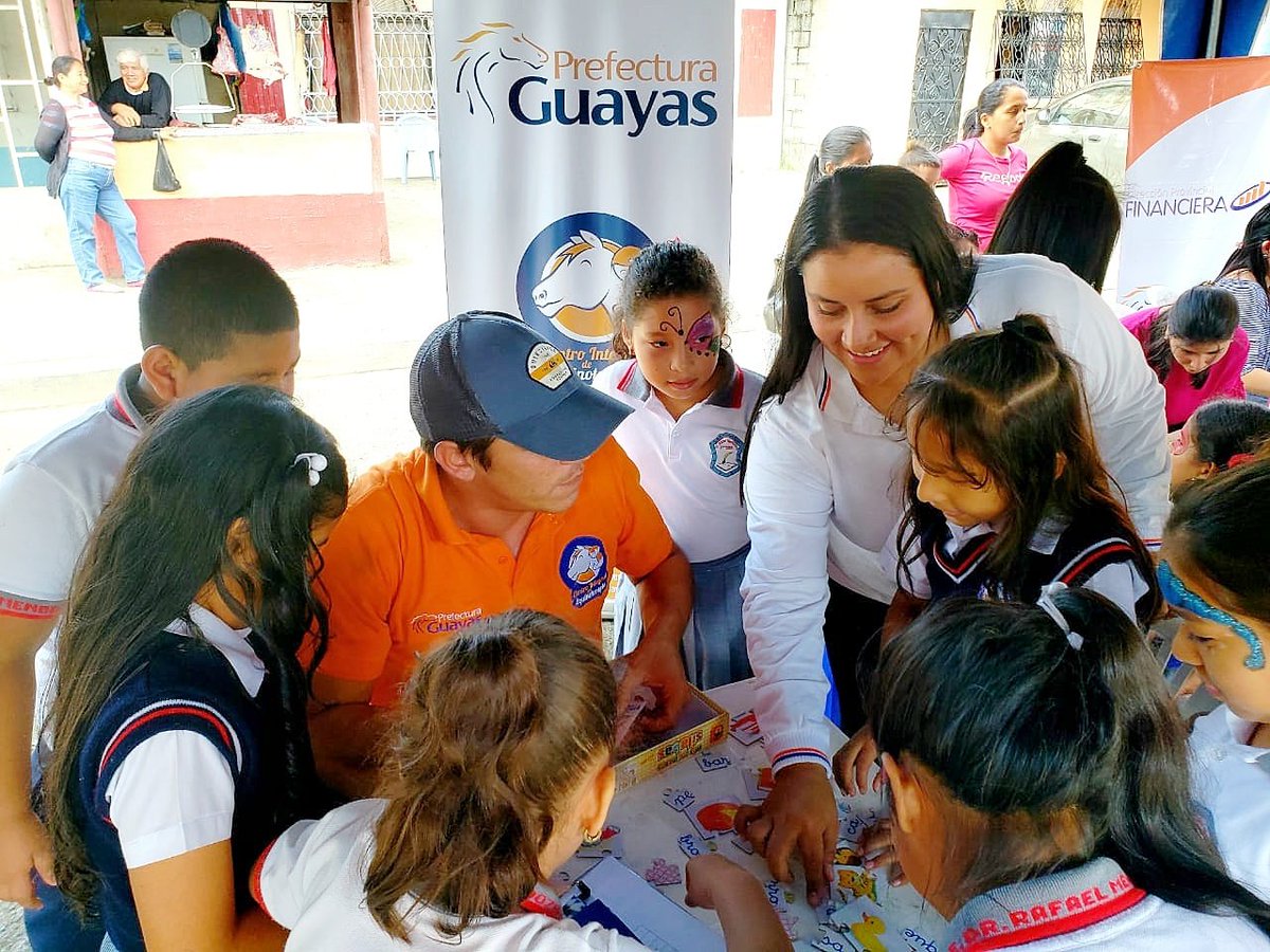 ManzanaIntegral's tweet image. Porque el bienestar de la niñez es importante en el #GuayasImparable, llegamos con nuestras brigadas gratuitas hasta la 25 y la Ll, oeste de Gquil. Un equipo del @cequinoterapia atiende e informa sobre la importancia de la atención terapéutica en las personas con discapacidad.