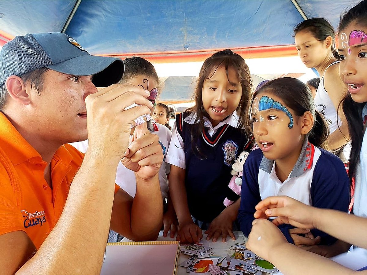 ManzanaIntegral's tweet image. Porque el bienestar de la niñez es importante en el #GuayasImparable, llegamos con nuestras brigadas gratuitas hasta la 25 y la Ll, oeste de Gquil. Un equipo del @cequinoterapia atiende e informa sobre la importancia de la atención terapéutica en las personas con discapacidad.