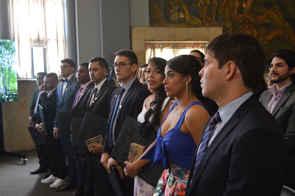 fminas's tweet photo. #HoyenMinas #Grados2018II En la segunda ceremonia del día de hoy se entregaron títulos profesionales a Ingenieros e Ingenieras de Petróleos y, de Ingeniería de Minas y Metalurgia, así como magísteres en Ingeniería - Recursos Minerales y Sistemas Energéticos ⚒️👩‍🎓👨‍🎓 https://t.co/eOb4wymeal