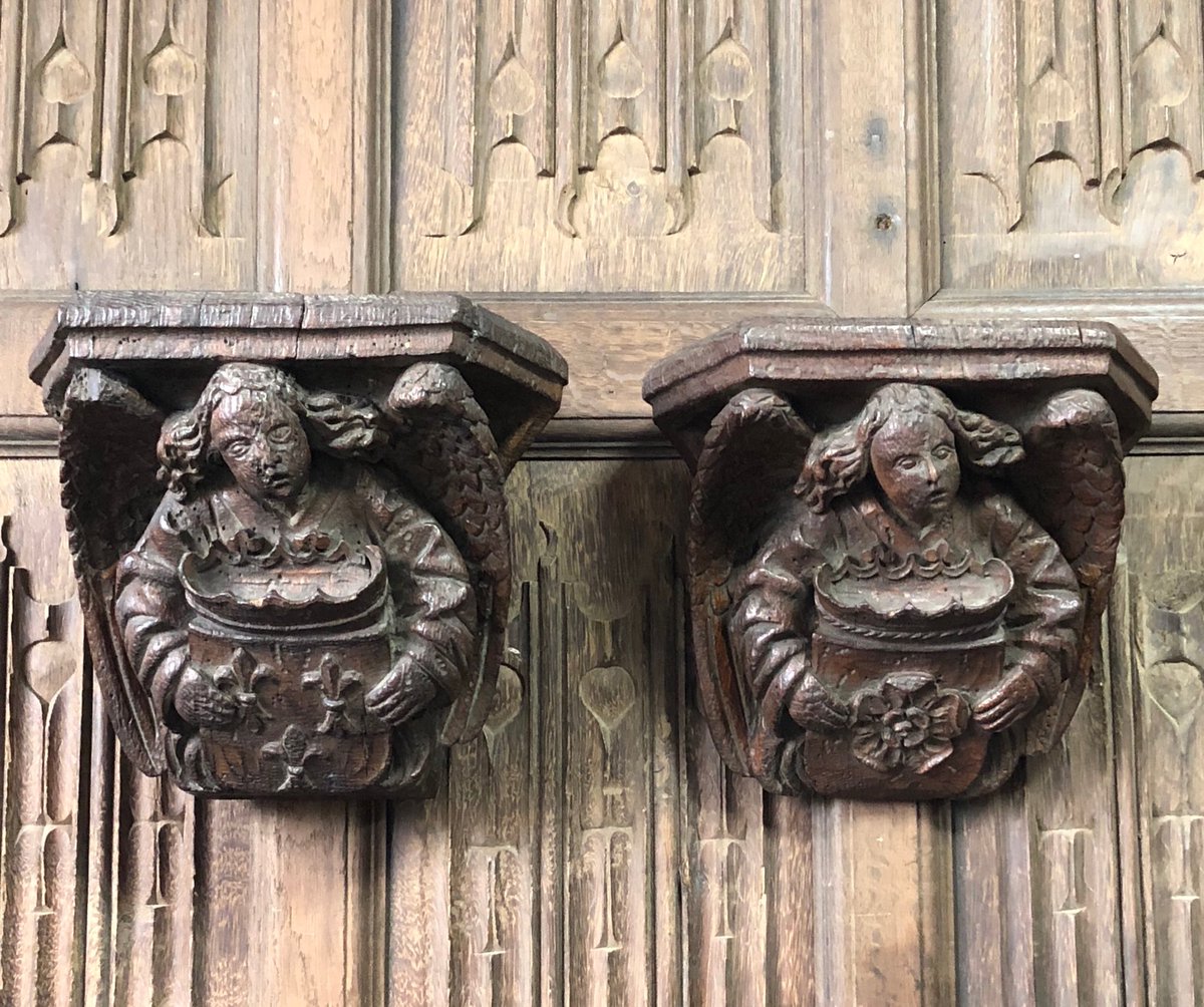 antique_hadden's tweet photo. Sold today this wonderful pair of rare late 15th century English carved oak roof angel corbels bearing the coat of arms of HenryVII #earlyoak #periodoak #roofangel #15thcentury #earlyart #henryvii #antiqueoak #antiquehadden #oakinterior #sold https://t.co/FpLGWDxgu0