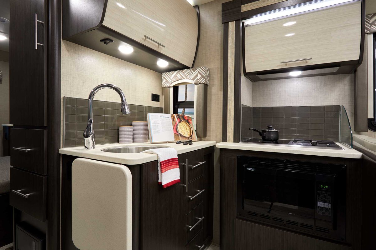 ThorMotorCoach's tweet photo. Today's featured floor plan is the 2019 Axis® 27.7. Why buy an SUV when you can have an RUV™ with all the comforts of home? Setting up camp is easy with app-enabled Rapid Camp+™ at your command. For more details, visit https://t.co/9jnCjpWCrl #thormotorcoach #thoraxis #ruv https://t.co/DPDjHluW0U