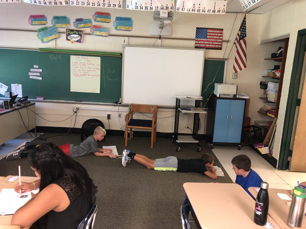 EGE_MrsA's tweet photo. While reading independently Ss took time to stop and jot something they were thinking or wondering about the text. https://t.co/r4ZHbg91Vh
