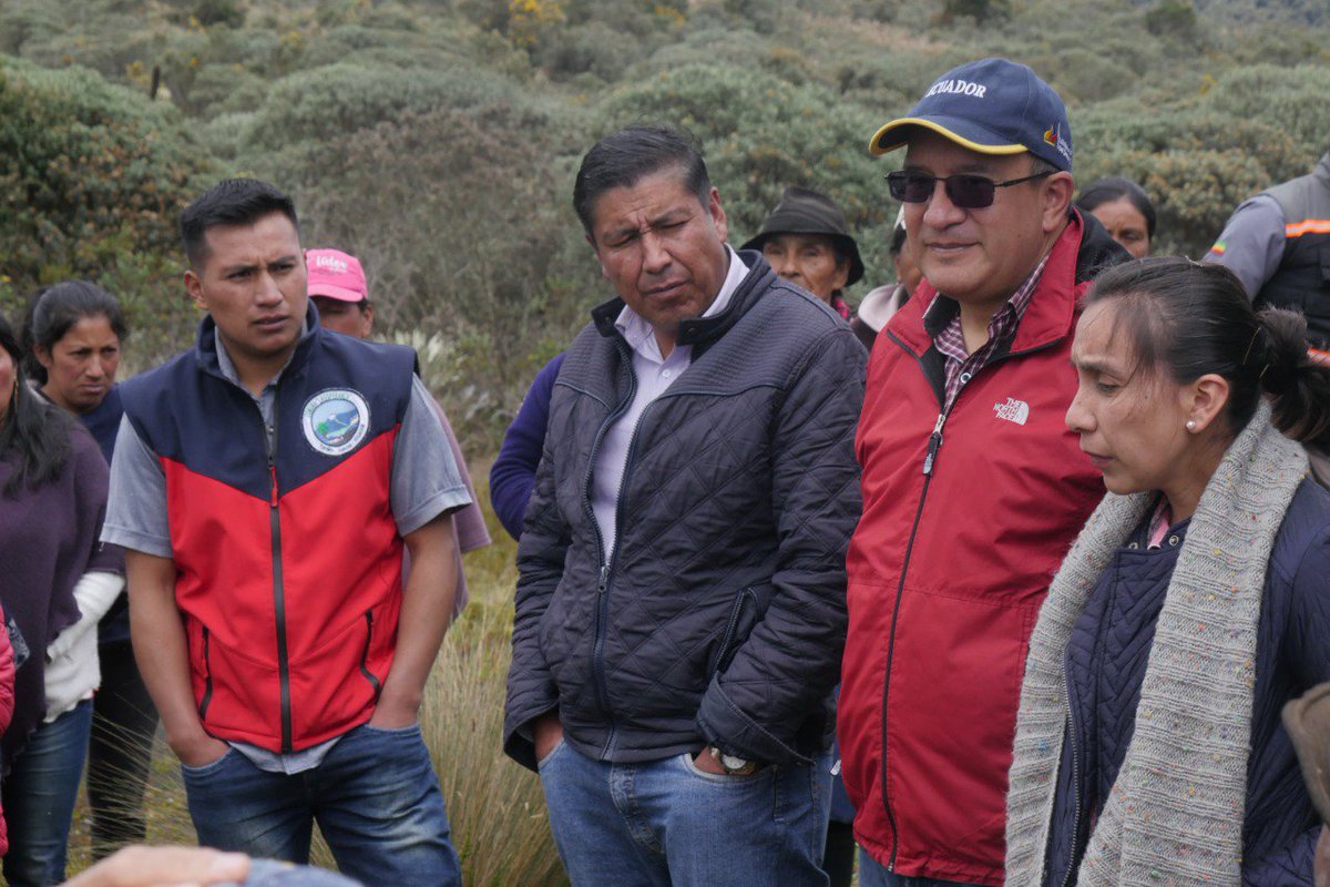 CarchiPrefectur's tweet photo. Socialización y recorrido del sistema de abrevaderos Comuna "La Esperanza" en el cual se invertirán 136 000 dólares y que beneficiará a más de 80 familias.
#CarchiPrefectura #MenosPalabrasMasObras https://t.co/6wTds5jCg2