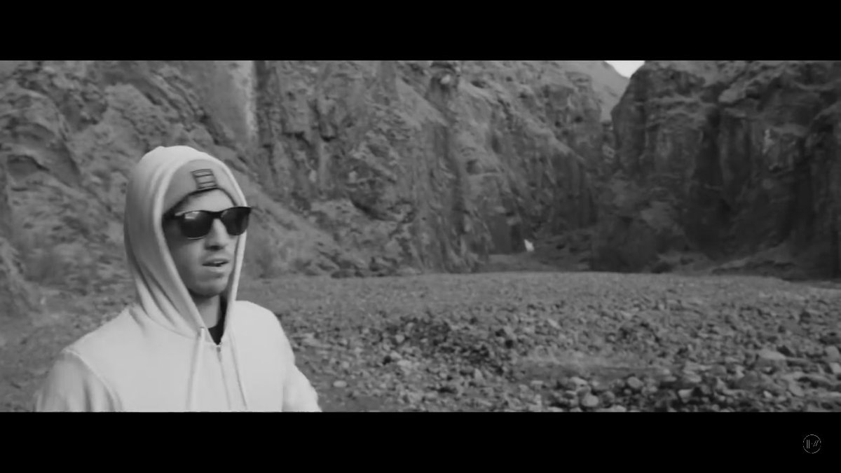 odetotylerjosh's tweet photo. Can you believe 5 years later and Josh is still trying to tell us they are filming on Will Smith’s property @joshuadun @tylerrjoseph @twentyonepilots https://t.co/WAIvB6pDnJ