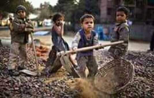 AjayKSingh745's tweet photo. कितनी भूखी होती है गरीब की जिंदगी,

गरीब के हिस्से का बचपन भी खा जाती है। https://t.co/YRplQRytFF