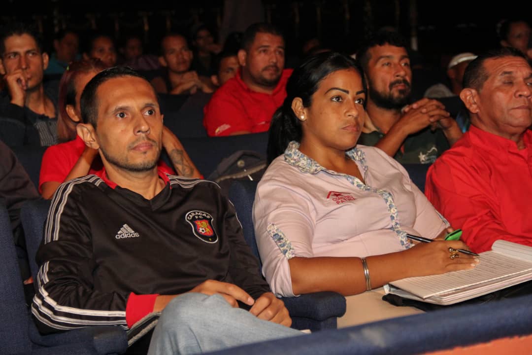 SBolipasajeros's tweet photo. .@JObreraCBST participó del congreso Constituyente obrero en el teatro Nacional junto a la viceministra joven @DivaGuzman_ANC construyendo colectivamente el nuevo modelo de estado social, obrero, campesino y Comunal .@EduardoPinateS .@NicolasMaduro #ClaseObreraResteadaConMaduro https://t.co/qHdfqHd60a