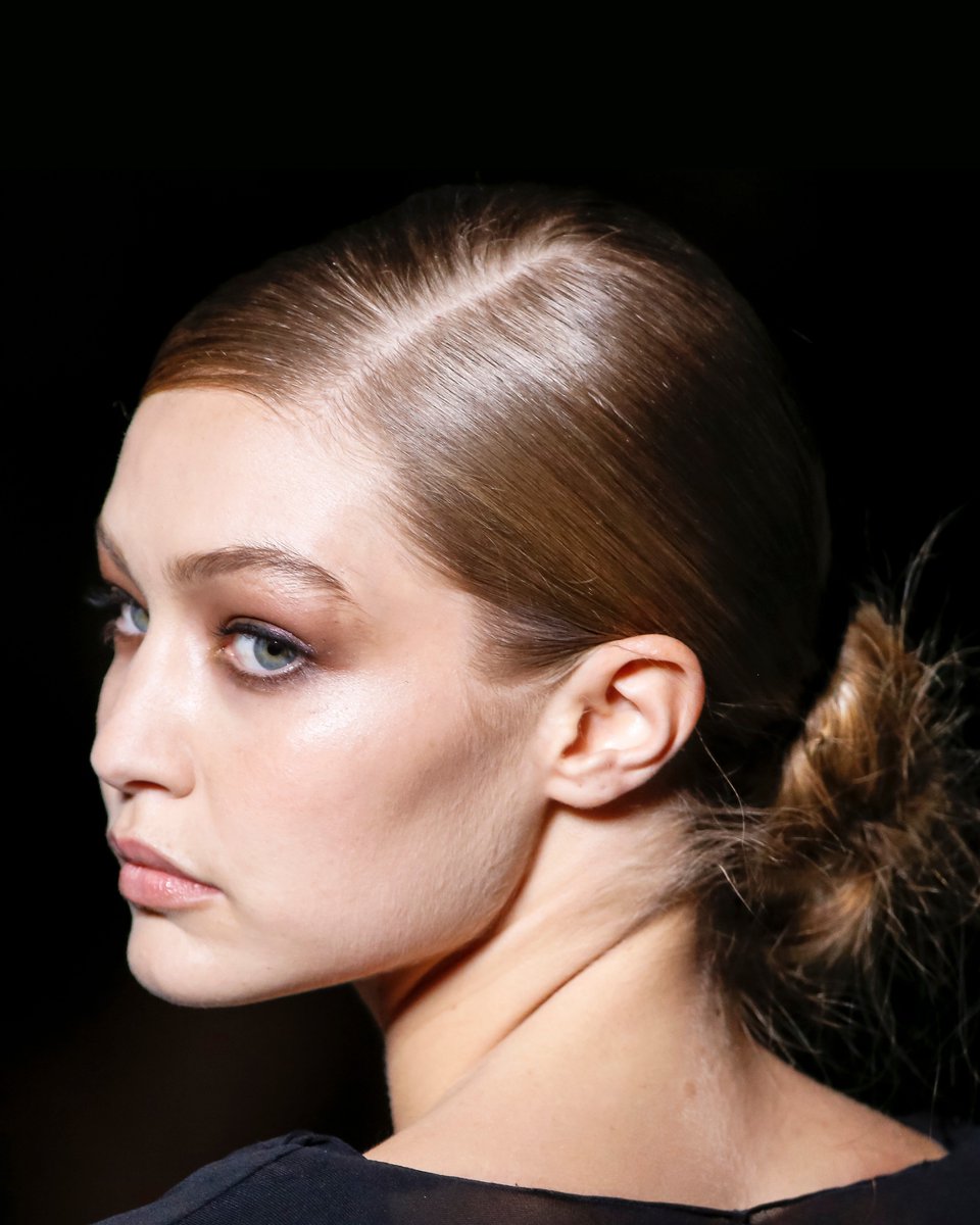 TOMFORD's tweet photo. The stunning closing look from the TOM FORD SS19 Show. 
#TOMFORD #TOMFORDSS19 #NYFW https://t.co/tS57ky88bw