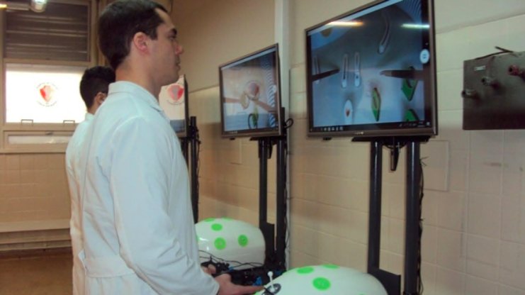 UBA_Noticias's tweet photo. Cómo es el simulador de cirugías virtual argentino con el que se entrenarán los futuros médicos #HospitalDeClinicas #Fmed #FmedUBA #MedicinaUBA #UBA #CECiM #UBANoticias #CBC https://t.co/3gmKi4G5u4 https://t.co/887GkP1UM6