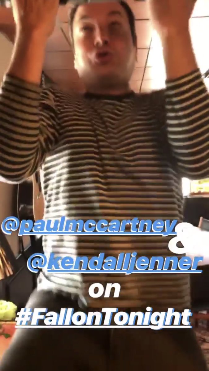 mlovesfallon's tweet image. LOOK HOW FREAKING CUTE OH MY GOD