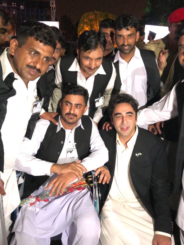 TeamBilawal_'s tweet photo. چیئرمین بلاول بھٹو زرداری
کی جی ایچ کیو راولپنڈی میں 6 ستمبر یومِ دفاع کی تقریب میں شرکت
#6September2018
#DefenceDay
#pppp
#PPP
#TeamBilawal https://t.co/8q8hD3ApIO