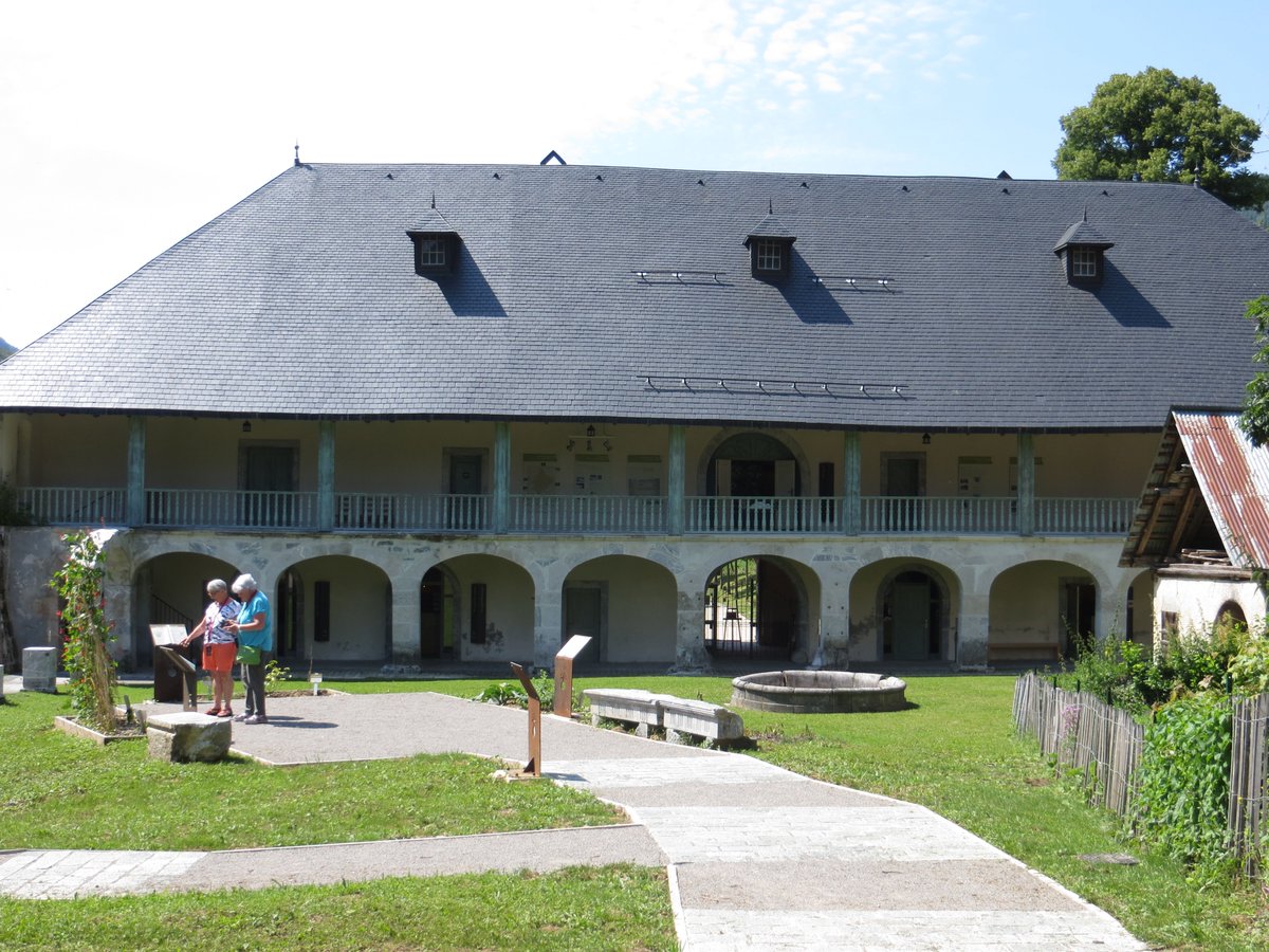 GuidesPSMB's tweet photo. A l'occasion des #JEP #JEP2018 @JEP #visite #découverte de la Chartreuse d'Aillon @parcdesbauges avec les #Guides du #Patrimoine #SavoieMontBlanc #GuidesPSMB (anciennement #GuidesGPPS) https://t.co/Ih4Visc6xg #visitesguidées #patrimoinesavoyard #HauteSavoie
Photo ©PNRMB https://t.co/suSx3fAfZQ