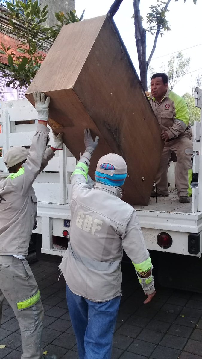 DTepitoGuerrero's tweet photo. En #ElCorazónDeMéxico, seguimos trabajando en favor de nuestros habitantes. Se realizó retiro de triques a #SolicitudVecinal en predio de Galeana colonia @LaGuerreroDF, con lo cual se fomenta a mantener limpias las áreas comunes. https://t.co/5A3733fsd3