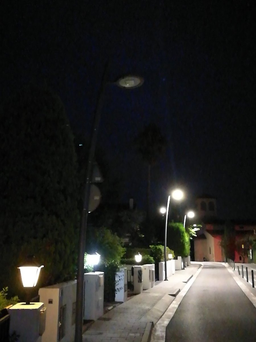 oscarmj_88's tweet photo. Benvolgut @AjLlavaneres, seguim a les #fosques al carrer de casa. Penso fer de #MoscaCollonera si les coses no canvien a partir de demà. Com a mínim, us podríeu dignar a respondre? Gràcies :) https://t.co/8azq51Rfgz