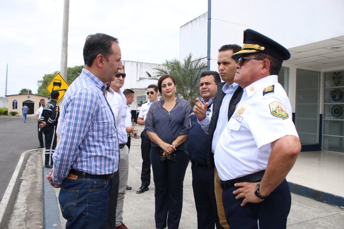 MIT_Ecuador's tweet photo. Ministro @bopalv inspecciona el Centro de Retención Vehicular del destacamento de la @CTEcuador  de Buena Fe. Luis Valenzuela y José Loor director de la #CTE #LosRíos, informan el funcionamiento de las instalaciones. #MTOPInforma https://t.co/jmmlL5kNaP