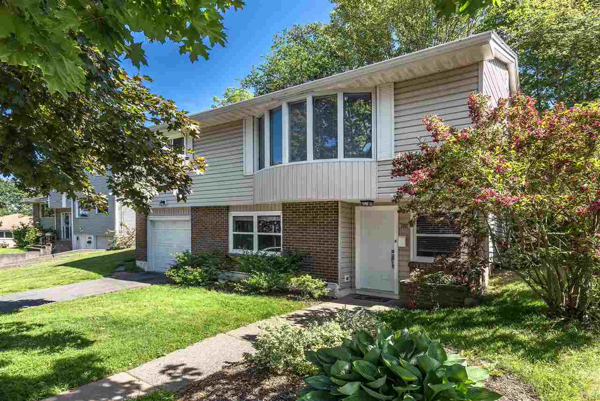 BryantRealty's tweet photo. Charming raised Bungalow located in the desirable West End of Halifax at 7142 Murdoch Avenue. We will be having an Open House here this Sunday from 2:00 - 4:00 PM | https://t.co/BUfWnOmtvV https://t.co/xXaOWgNZZE
