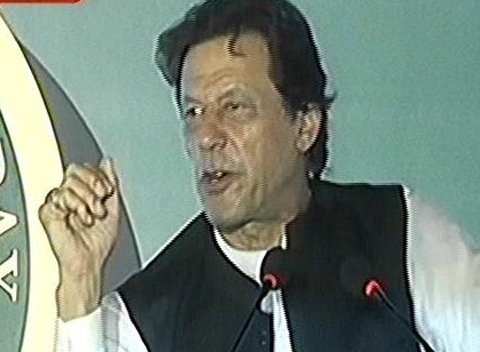 Nawaiwaqt_'s tweet photo. پاکستان کبھی کسی اور کی جنگ کا حصہ نہیں بنے گا،سول ملٹری تنازعات صرف ایک افسانہ ہے، ہم سب ایک پیج پر ہیں ، ہم سب کا مقصد پاکستان کی ترقی ہے : وزیراعظم عمران خان
https://t.co/L8uyM9XMu5
@ImranKhanPTI @pid_gov #DefenceDayCeremony #GHQ #DefenceAndMartyrsDay #DefenceDay2018 https://t.co/IMxhmOrw0x