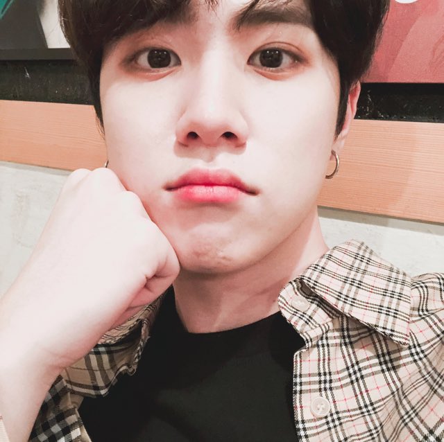 KDH_official's tweet photo. [#김동한] 까먹고 이제 올리네용ㅋㅋㅋㅋㅋ 이건 브이앱 하기전! https://t.co/7XKHrJypaO