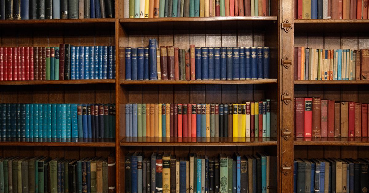 NEHgov's tweet photo. Our Summer Stipends program supports individuals pursuing advanced research of value to humanities scholars, general audiences, or both. Apply by September 26: https://t.co/vZVVxRqPwo https://t.co/EY3q1KrqZy