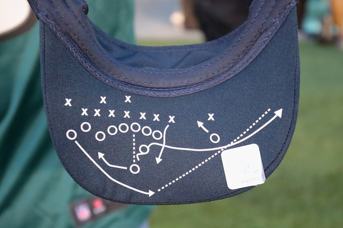 NFLonFOX's tweet photo. Philly Special on a visor

The Eagles start the season with a 🔥 giveaway https://t.co/u4gZMqtZK9