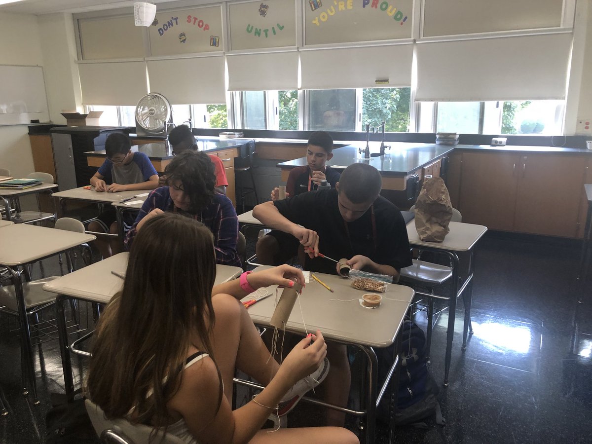 TerryRenna7's tweet image. Students constructing their own mystery tubes @emeadowschools @WTCRams #scientificinquiry #mysterytubes #engineersatwork