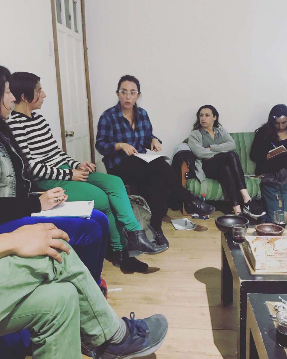 RevistaHiedra's tweet photo. Estamos en el conversatorio Emergencia Documental con Paula González Seguel directora de #TeatroKimen y Patricia Artés directora de #TeatroPúblico sobre procesos y obras. Todo en el marco del encuentro Escenas al SXXI en @VitrinaLa https://t.co/oabjcixdpf
