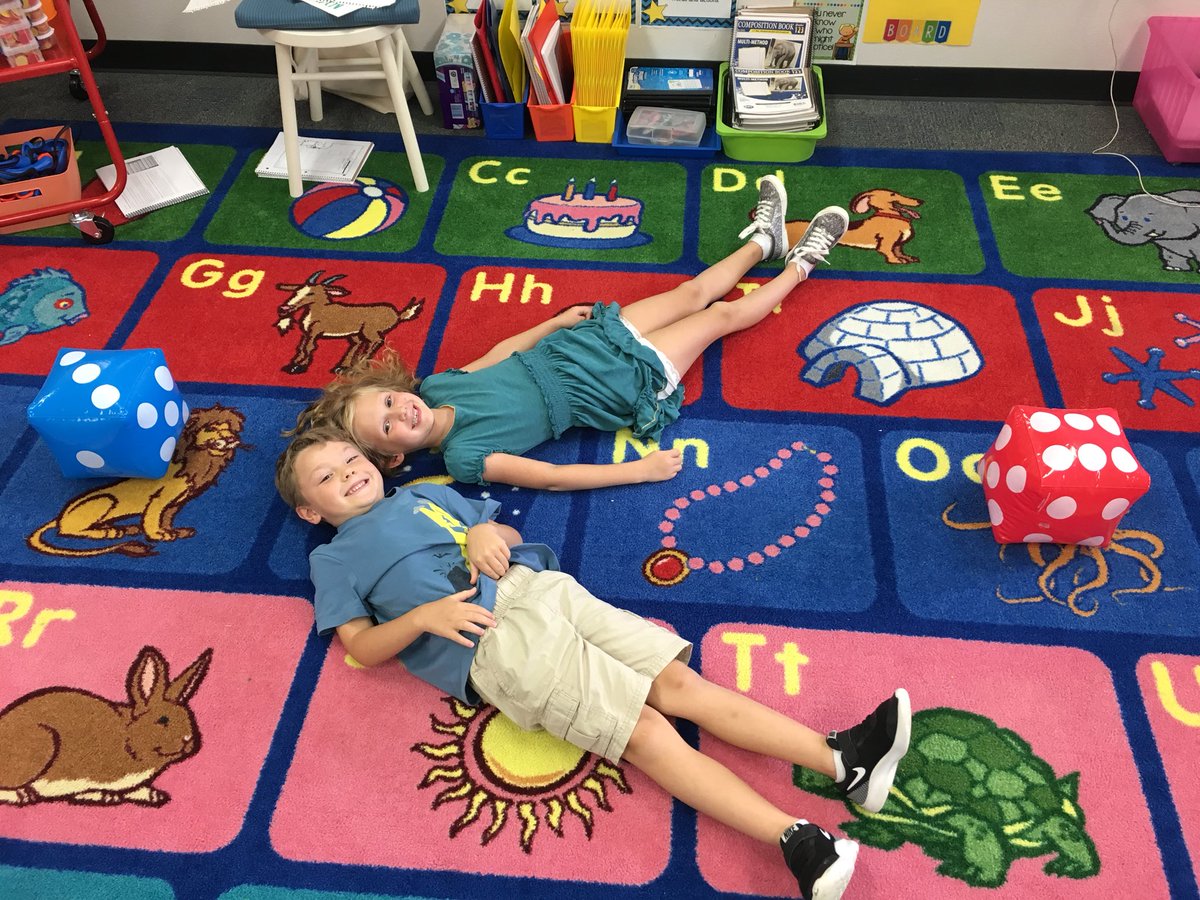 Leland1st's tweet photo. Comparing numbers with our brains and bodies! #DCEtrailblazers #CISDOurStory https://t.co/IoDWpQYZ0D