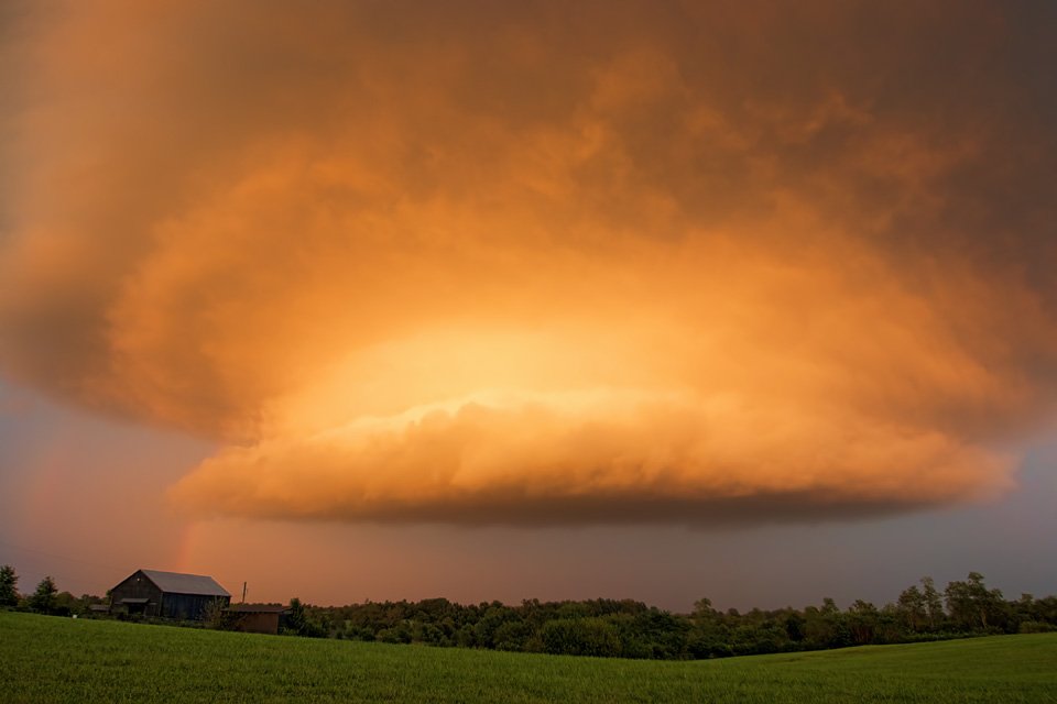 Storm cloud and rainbow in Bourbon County Kentucky right at sunset. @Kentuckyweather @LocalWeatherKY @JimWKYT @ExploreKentucky @WatchWx @StormHour