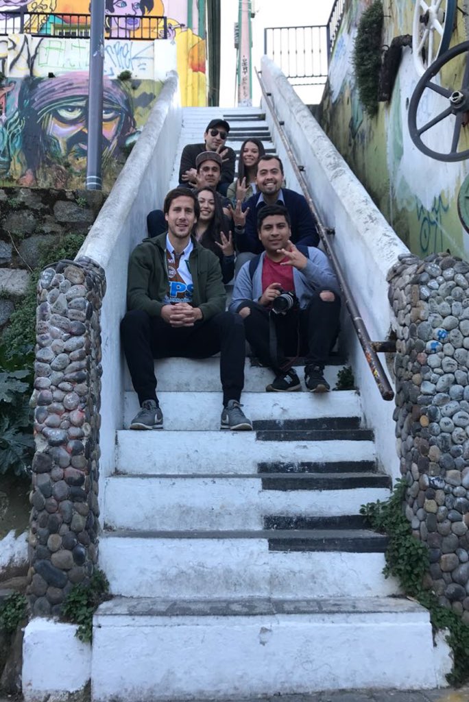 begotorrejon's tweet photo. 👏🏼👏🏼👏🏼Volvió el #TourAwante junto a @iscoarturo5  buena vueltita por Valpo, impregnándonos de wanderinidad pura!!🇳🇬👏🏼 https://t.co/7XdVpoNbFI