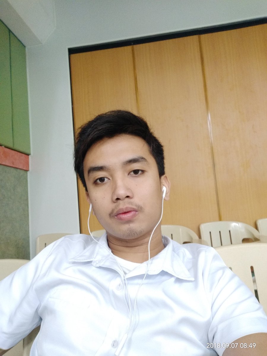 JamesLookDown's tweet photo. Bored wai teacher https://t.co/Sa1hj3b2vg