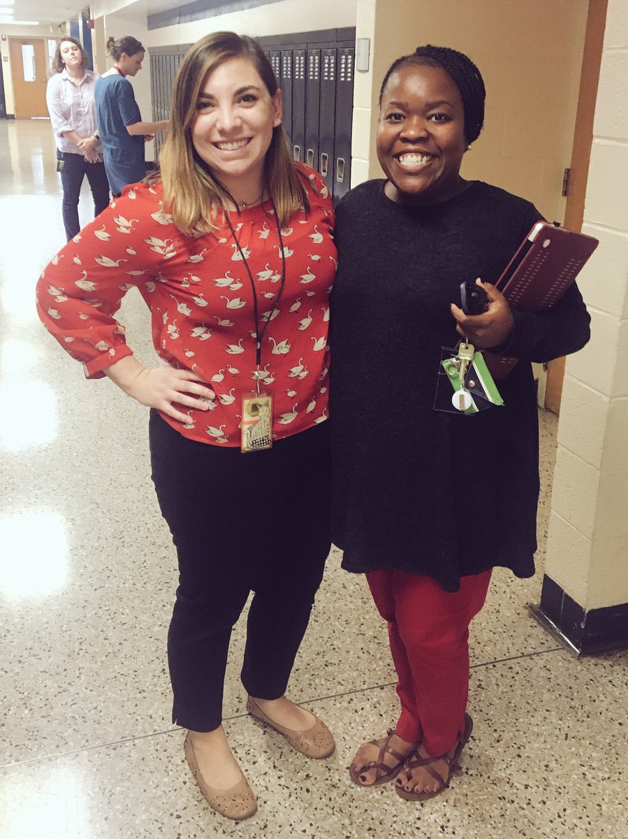 maleka_tate's tweet photo. Of course you stop and take a quick pic when you and your coworker are on the same page #redthecolorofjoy when we say #OneTribe we arenโt kidding #notevenplanned #reversed #greatmindsthinkalike ๐๐พ๐โค๏ธ๐๐พ https://t.co/XN157VYg6J