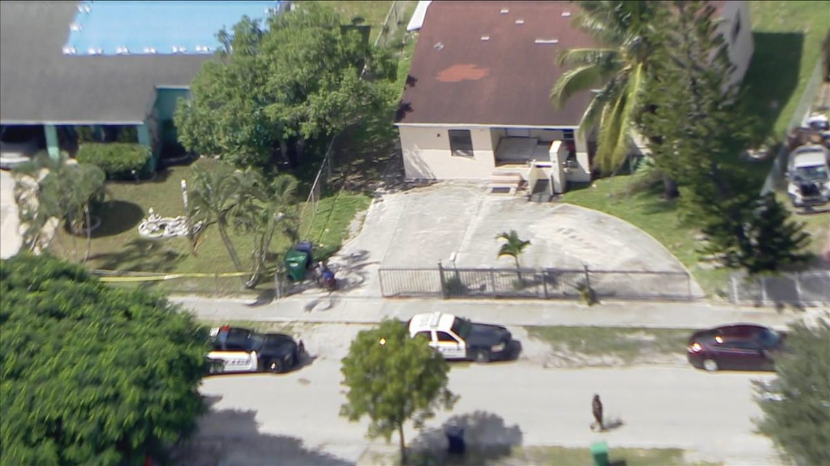 Two FIU football players were shot in a drive-by shooting in Opa-locka today. bit.ly/2oLCYjb?utm_so… https://t.co/qCalMuS2zD