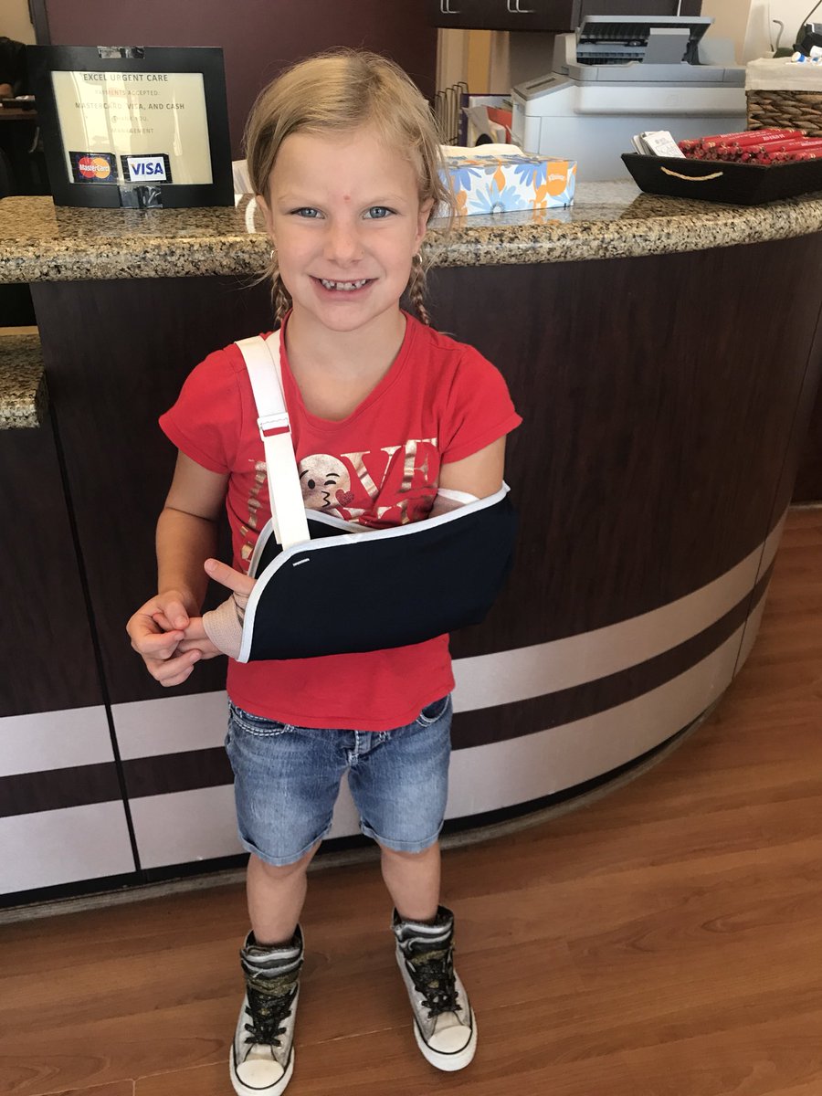 HeatherPNix's tweet photo. Well, I always knew Lexi would be the first one to break something! 🤦🏼‍♀️ #toughgirl #barelycried #fracturedarm #whoknewtheplaygroundwassodangerous #goodthingmommyworksatschoolnow #splintedup #orthodoctorherewecome #excelurgentcareisthebest @ExcelUrgentCare https://t.co/3ODOEuAnqY