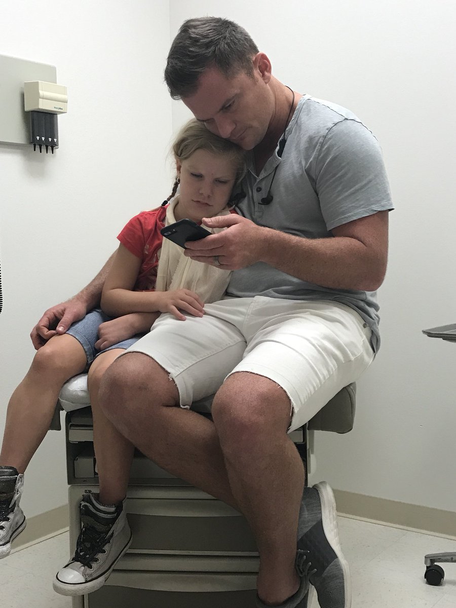 HeatherPNix's tweet photo. Well, I always knew Lexi would be the first one to break something! 🤦🏼‍♀️ #toughgirl #barelycried #fracturedarm #whoknewtheplaygroundwassodangerous #goodthingmommyworksatschoolnow #splintedup #orthodoctorherewecome #excelurgentcareisthebest @ExcelUrgentCare https://t.co/3ODOEuAnqY