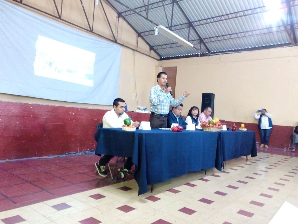 DDR06_HGO's tweet photo. Asistencia al curso de implementación de los sistemas de reducción de riesgos de contaminación en la agricultura, impartido por el #CESAVEH en el municipio de #Tecozautla; con la participación de 140 productores de la región, @SEDAGRO_HIDALGO y @SagarpaHgo https://t.co/9XstFFiwIc