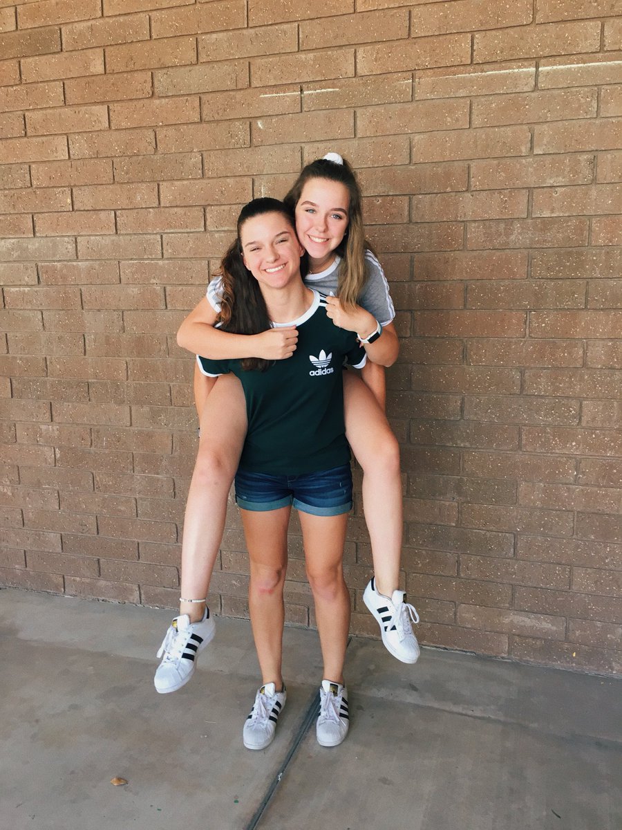 BrookeStys's tweet photo. twin day with my bff #cdsspiritweek https://t.co/eI63gh5tQi