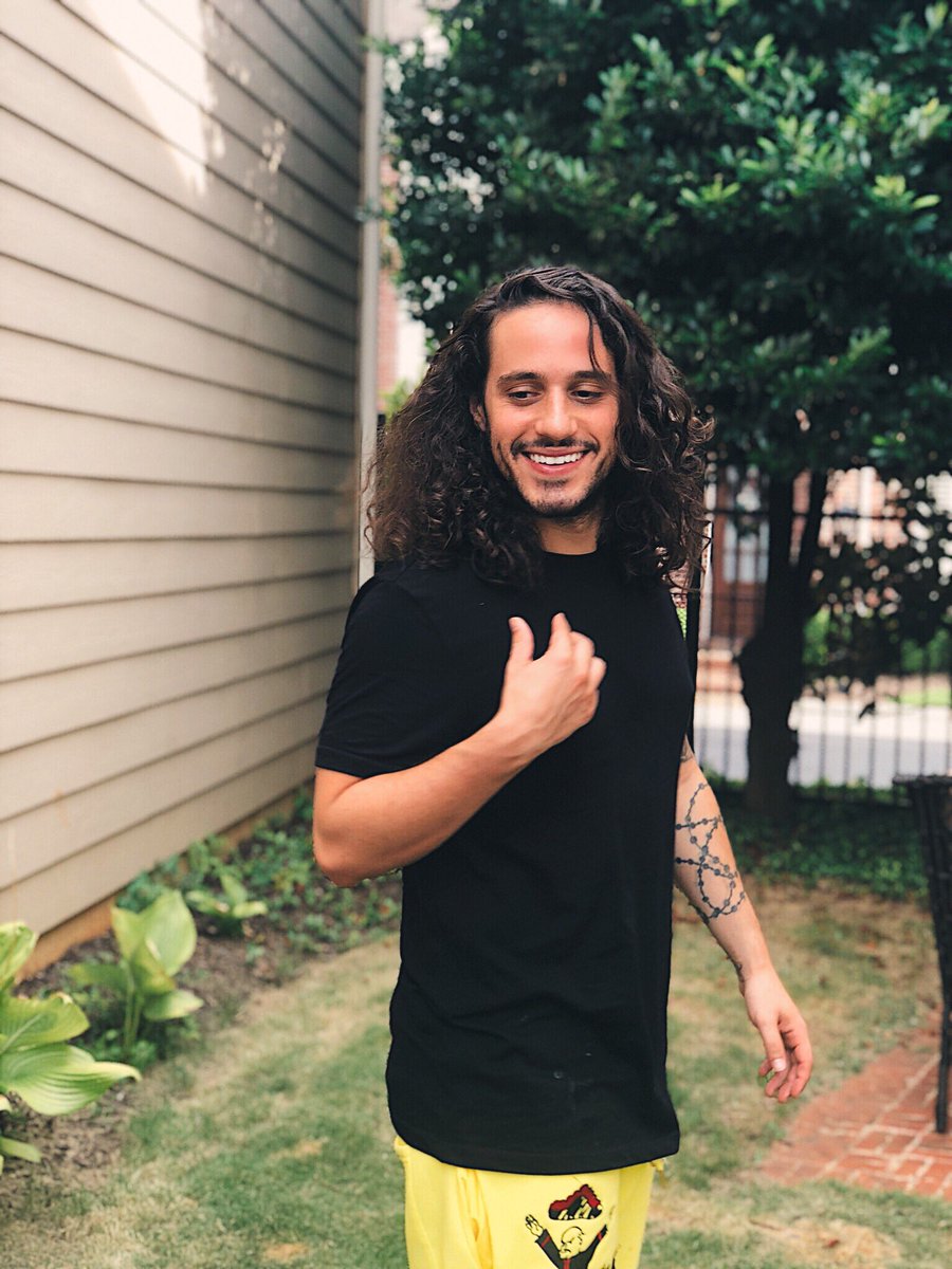 russdiemon's tweet photo. ZOO AT MIDNIGHT!!!! Featuring stains on my shirt, a hangover, a 6head and more 😂 https://t.co/PMZWkWaL6K