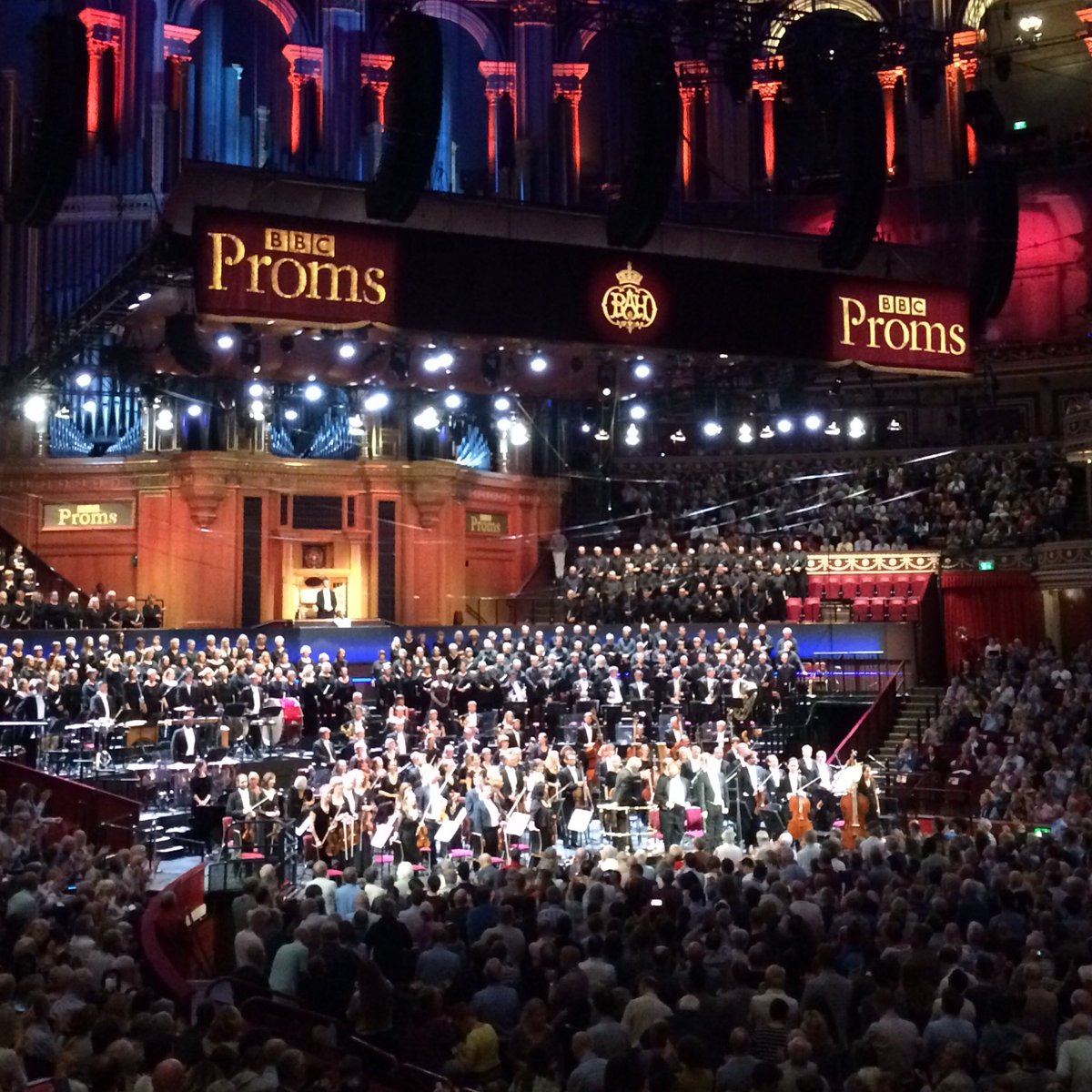 bbcproms's tweet photo. A spellbinding close to Britten’s War Requiem @bbcproms this evening. @RSNO @RSNOChorus &amp; Junior Chorus @HuddsChoral @MaestroOundjian @erinwallatwork @fatboyclayton &amp; Russell Braun taking a bow. https://t.co/iGZM1Qhdkz