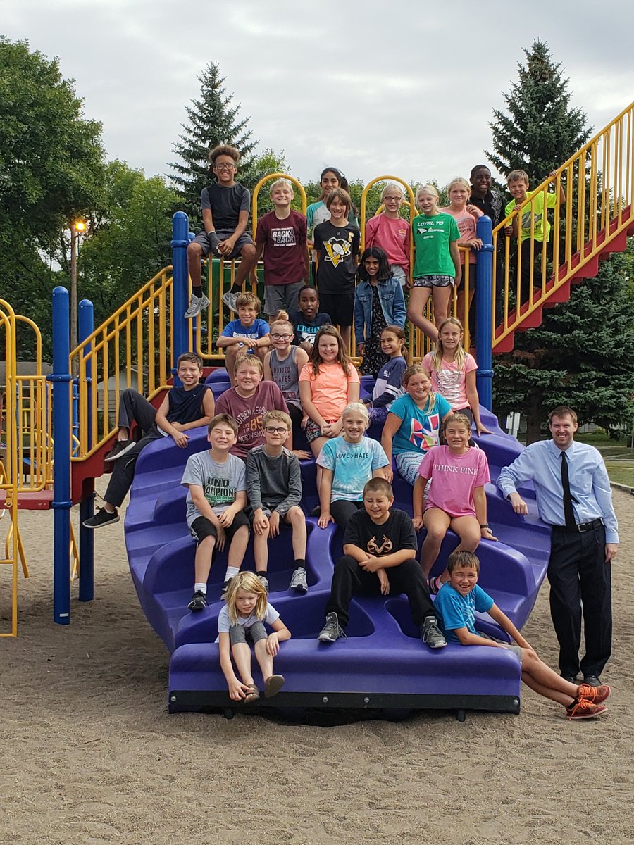 MrRedlin's tweet photo. Finally got around to taking our class picture (8 days later). Ready to rock and roll with this crew! #noplacelikekelly #learningatkelly https://t.co/XGYs49HTYj