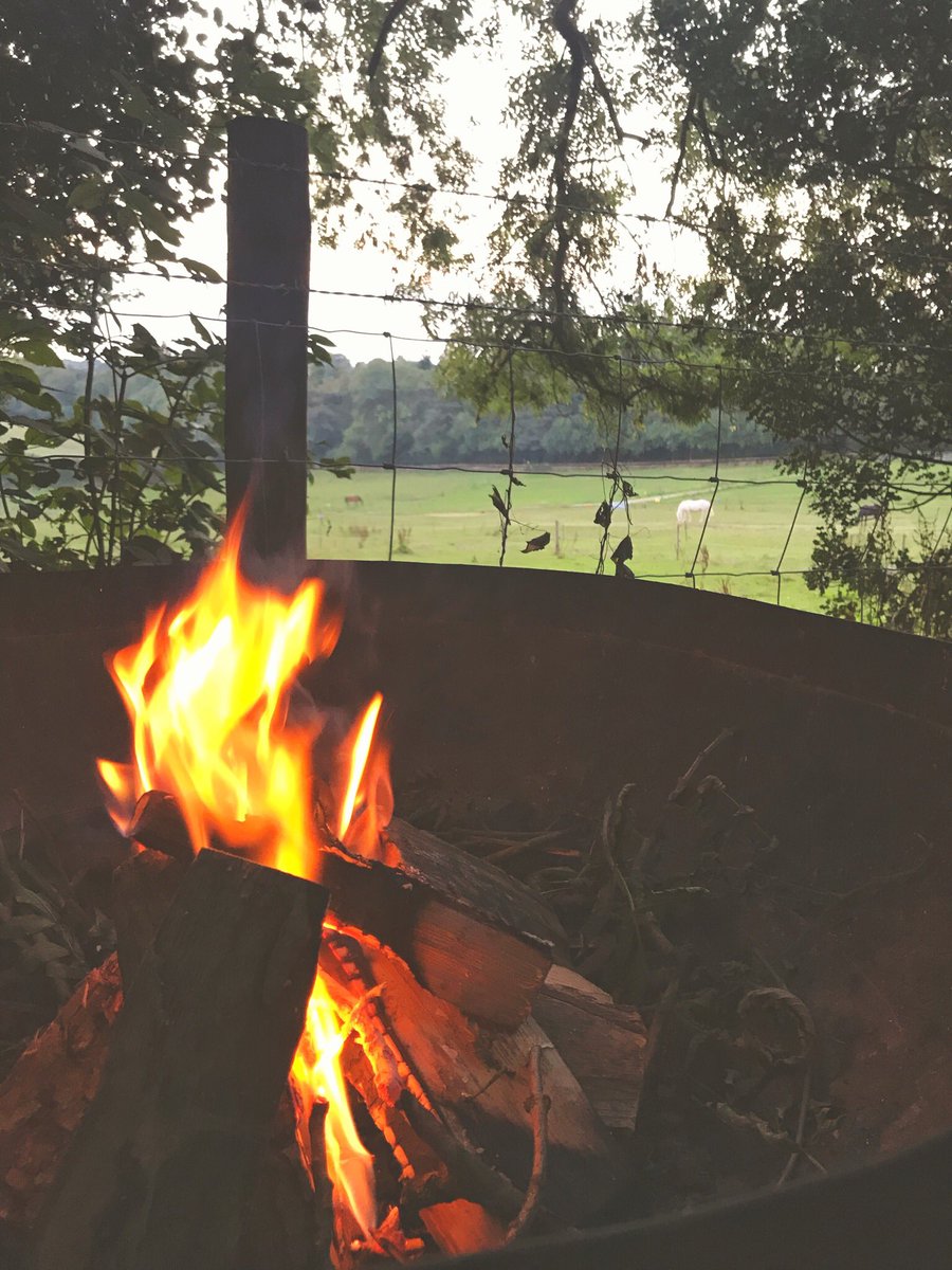 notthesaferoute's tweet photo. We’d absolute love to be sat by the start of a fire right now 🔥 https://t.co/jQZRJcZGwU