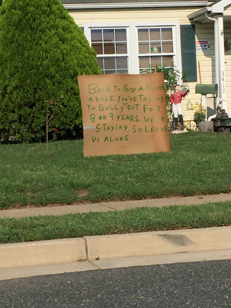Cockydudeprobs's tweet photo. My friend’s neighbor is a bully I guess because this is two houses up https://t.co/0XOb3bF4yJ