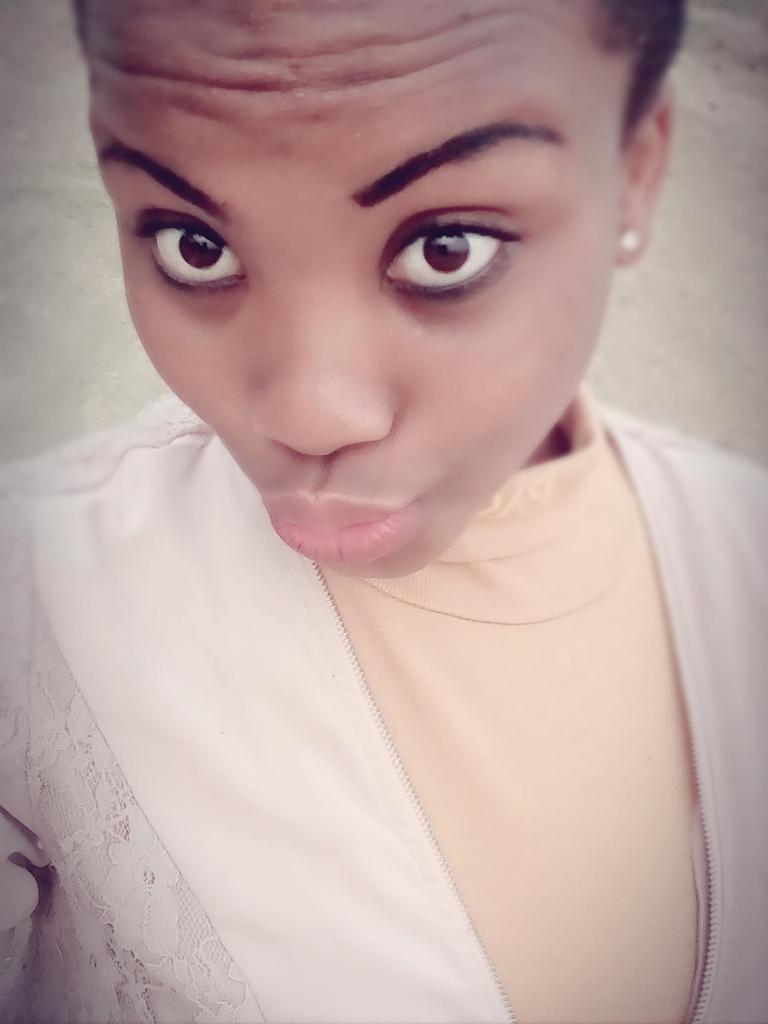 Refiloe58218869's tweet photo. Please retweet and follow me I follow back https://t.co/wro4s26XJ4